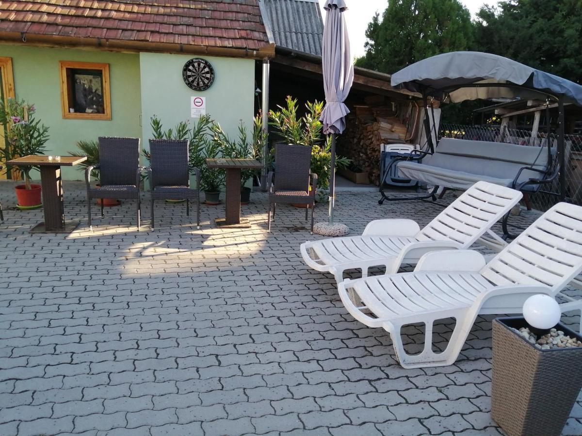 Attila Vendeghaz Tapioszentmarton Hotel Luaran gambar
