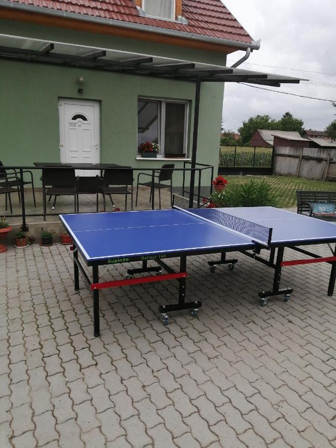 Attila Vendeghaz Tapioszentmarton Hotel Luaran gambar