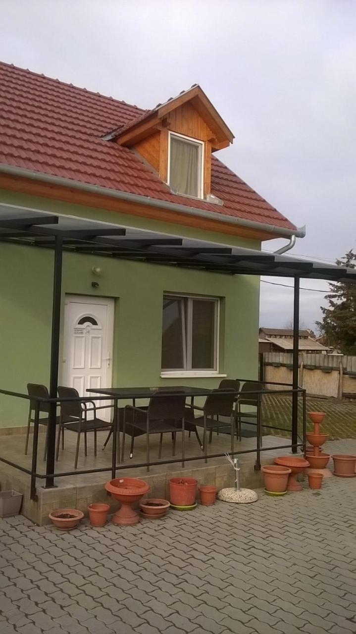 Attila Vendeghaz Tapioszentmarton Hotel Luaran gambar